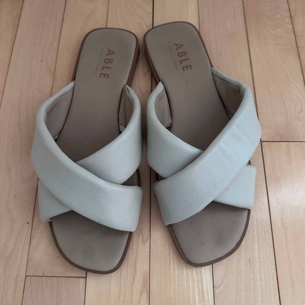 Able puffy criss-cross sandals. Women’s size 10